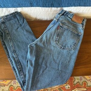 Women’s Levi 501, size 29